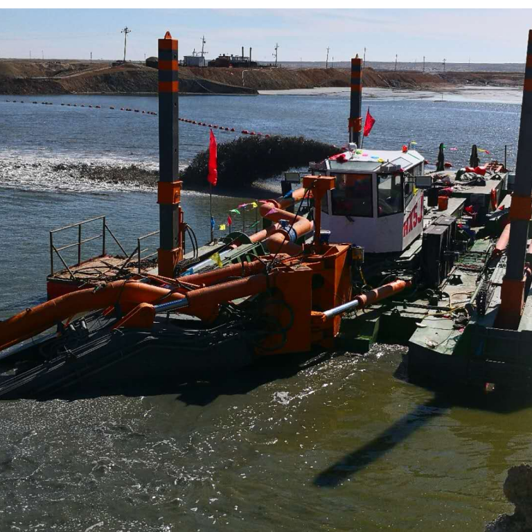 新型大吨位疏浚船4