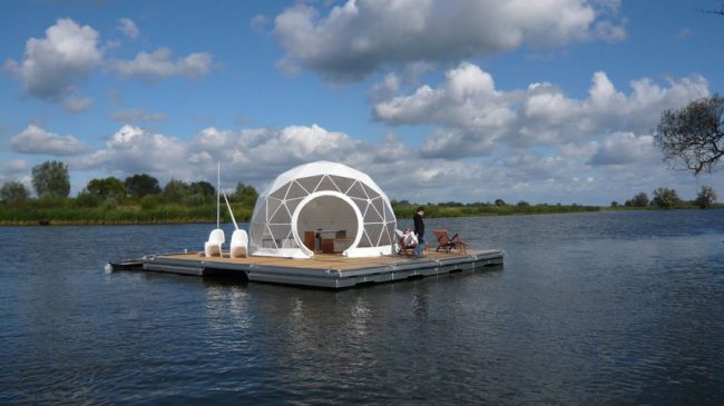FLOATING LEISURE PLATFORM