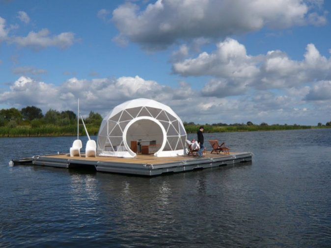 FLOATING LEISURE PLATFORM