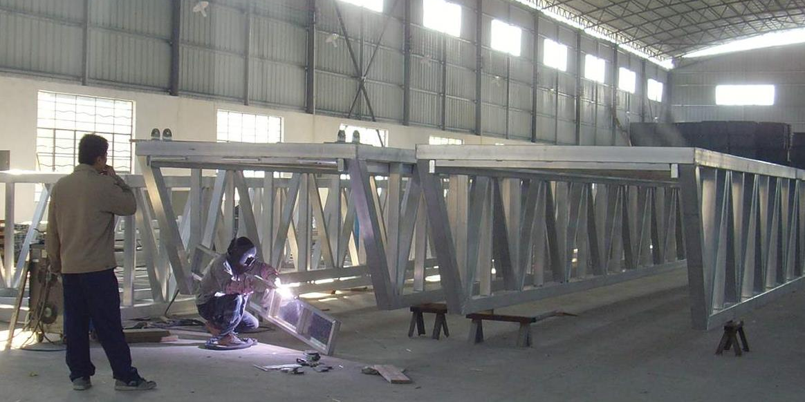 ALUMINUM MOVABLE GANGWAY