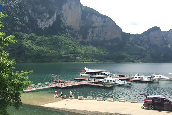 tourist-pier